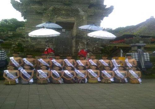 Foto Bersama Sepuluh Besar Finalis Jegeg Bagus Bangli 2015